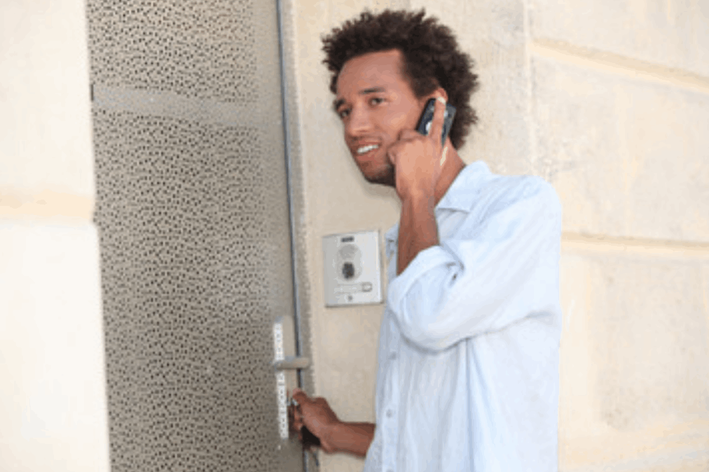 Safe Locksmith Customer